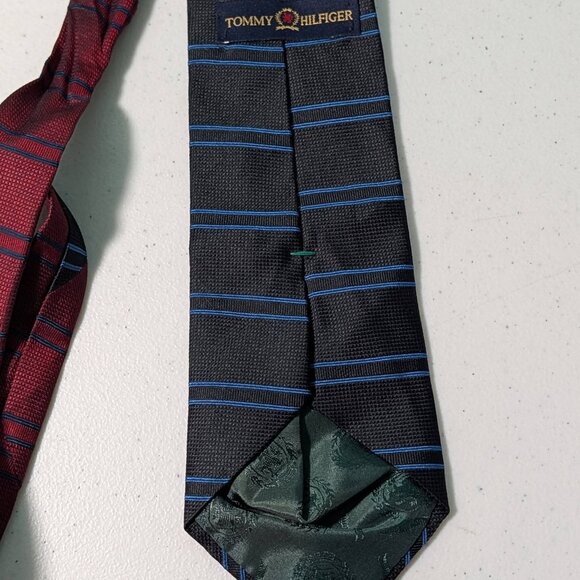 Tommy Hilfiger Blue Striped 100% Silk Made In USA Necktie - Picture 8 of 9